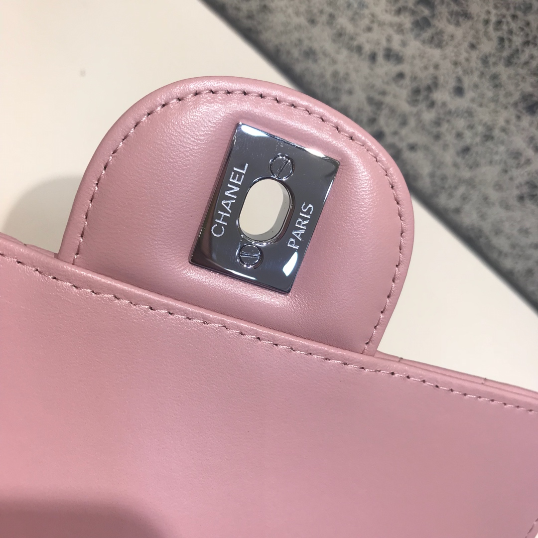 CHANEL Ｖ字秀 代购版本 17cm 进口小羊皮 浅粉色 银扣
