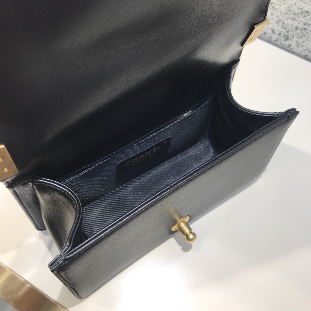 Chanel 香奈儿 Leboy 代购版本 大Ｖ款 20cm 进口小羊皮 黑色 纱金