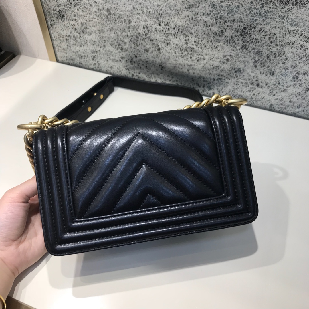 Chanel 香奈儿 Leboy 代购版本 大Ｖ款 20cm 进口小羊皮 黑色 纱金