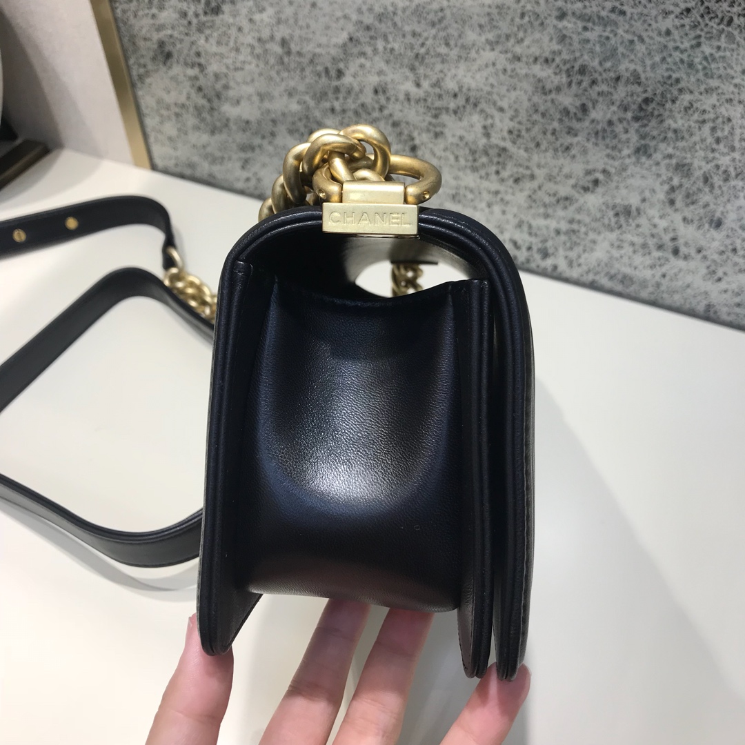 Chanel 香奈儿 Leboy 代购版本 大Ｖ款 20cm 进口小羊皮 黑色 纱金
