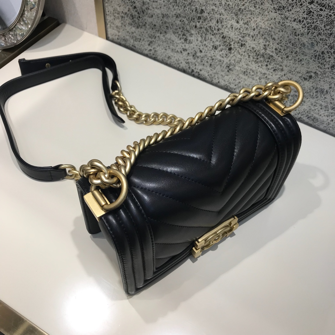 Chanel 香奈儿 Leboy 代购版本 大Ｖ款 20cm 进口小羊皮 黑色 纱金