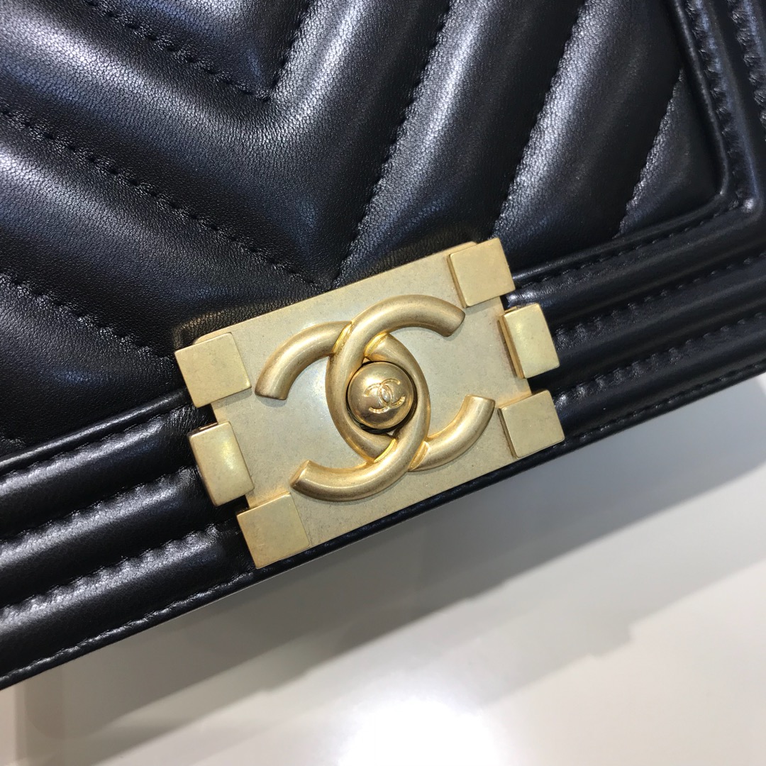 Chanel 香奈儿 Leboy 代购版本 大Ｖ款 20cm 进口小羊皮 黑色 纱金
