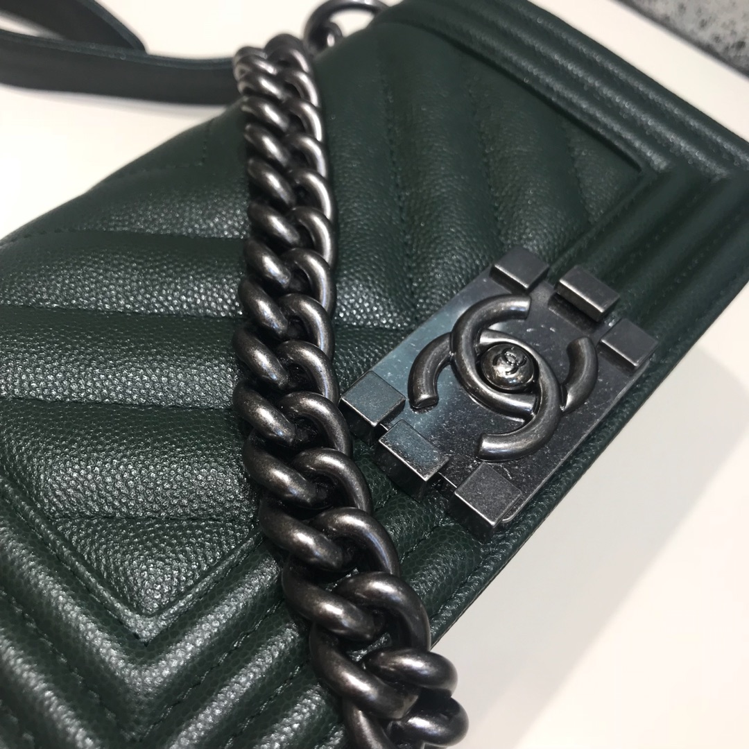 Chanel Leboy  代购版本 大Ｖ款 20cm 进口小鱼子酱 祖母绿 古银