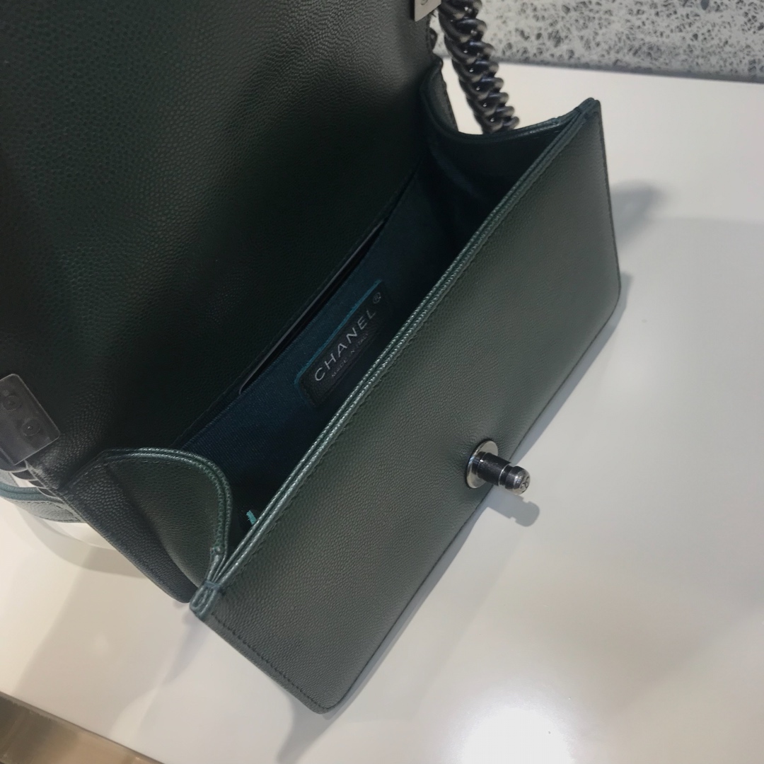 Chanel Leboy  代购版本 大Ｖ款 20cm 进口小鱼子酱 祖母绿 古银