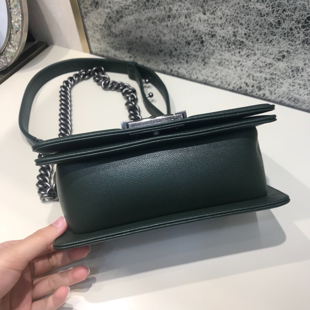 Chanel Leboy  代购版本 大Ｖ款 20cm 进口小鱼子酱 祖母绿 古银