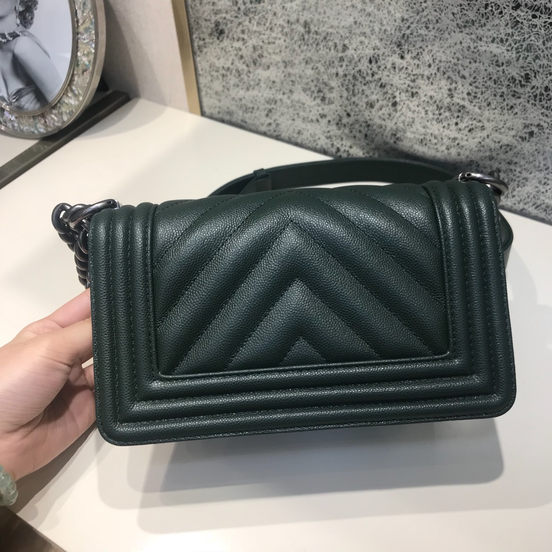 Chanel Leboy  代购版本 大Ｖ款 20cm 进口小鱼子酱 祖母绿 古银