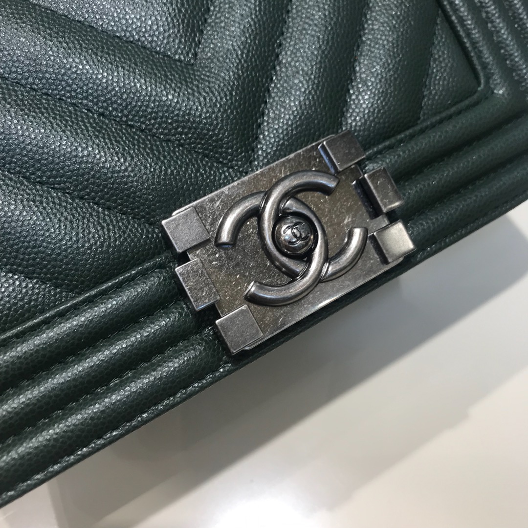 Chanel Leboy  代购版本 大Ｖ款 20cm 进口小鱼子酱 祖母绿 古银