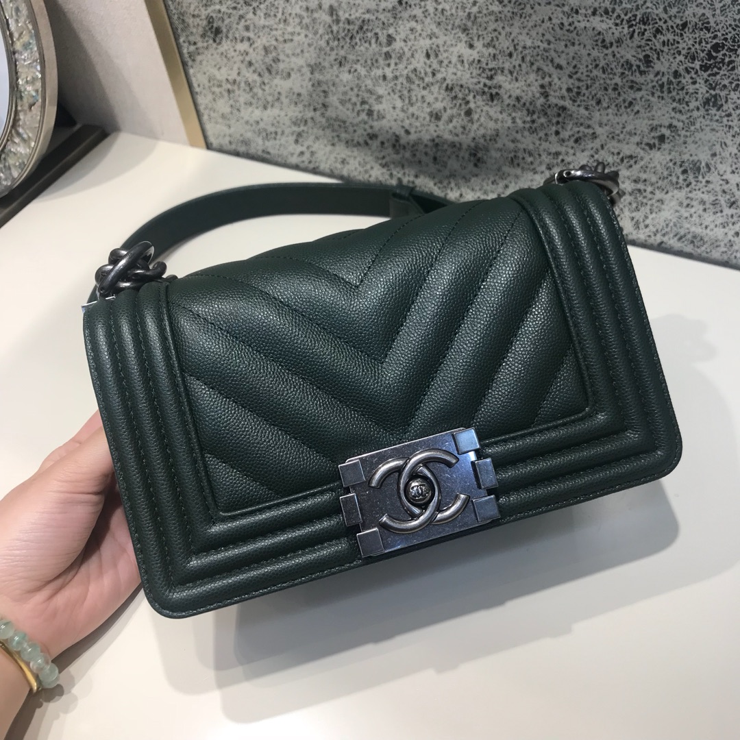 Chanel Leboy  代购版本 大Ｖ款 20cm 进口小鱼子酱 祖母绿 古银