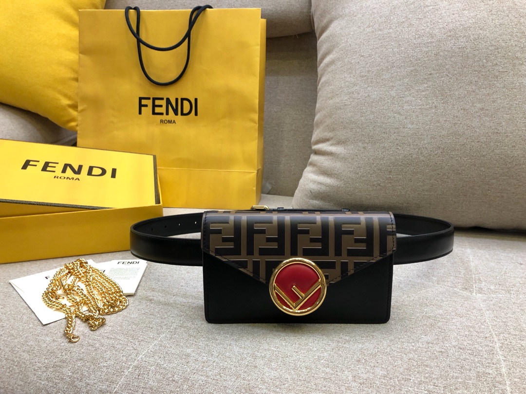 Fendi 芬迪腰包 搭配饰有标志的勾扣 可做腰包或手袋 滋扣开合 18x10x4cm