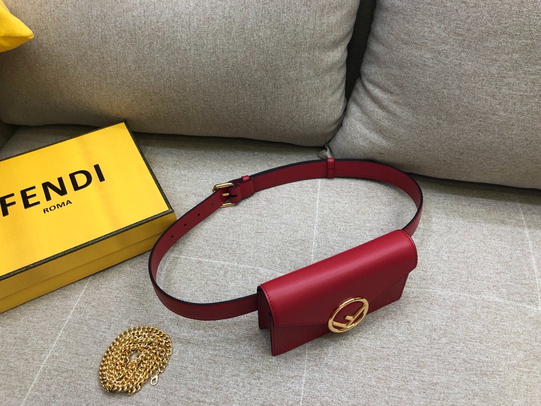 Fendi 芬迪腰包 搭配饰有标志的勾扣 可做腰包或手袋 滋扣开合 18x10x4cm