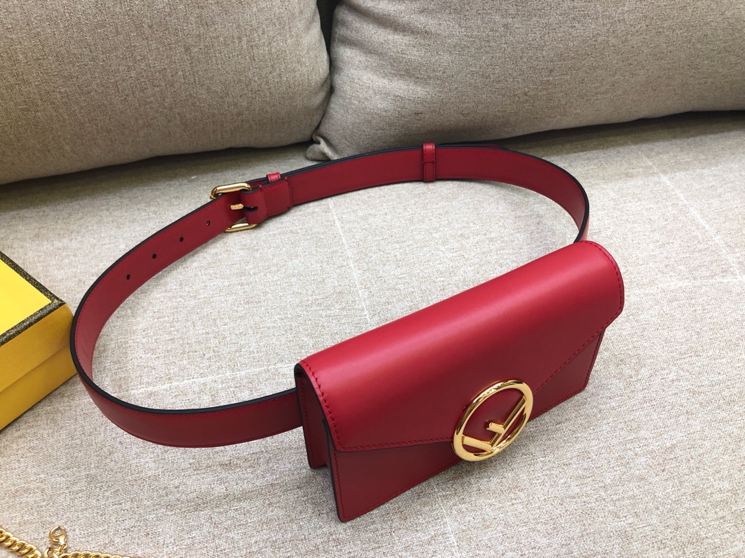 Fendi 芬迪腰包 搭配饰有标志的勾扣 可做腰包或手袋 滋扣开合 18x10x4cm