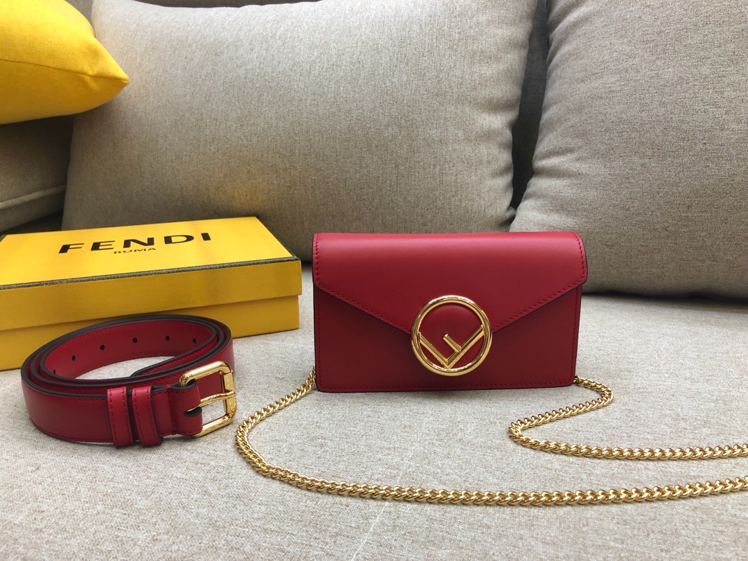 Fendi 芬迪腰包 搭配饰有标志的勾扣 可做腰包或手袋 滋扣开合 18x10x4cm