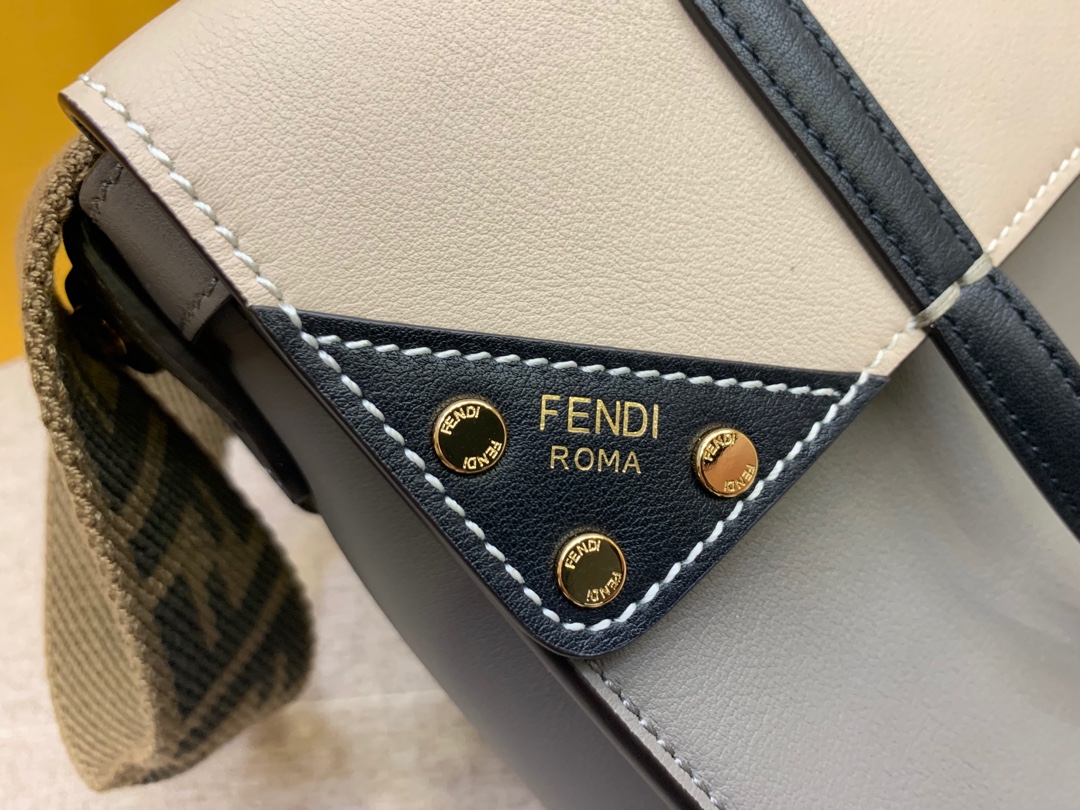Fendi 芬迪 小号现货 Flip 手袋 25cm 8906 手提斜挎两用