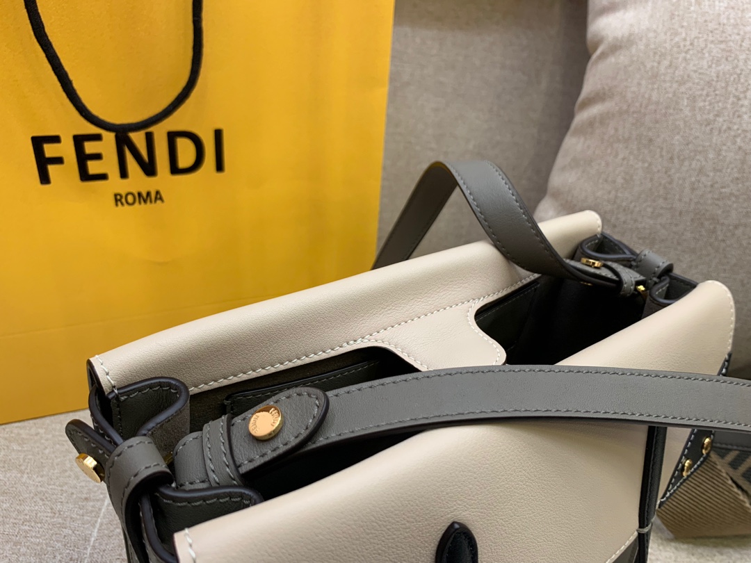 Fendi 芬迪 小号现货 Flip 手袋 25cm 8906 手提斜挎两用