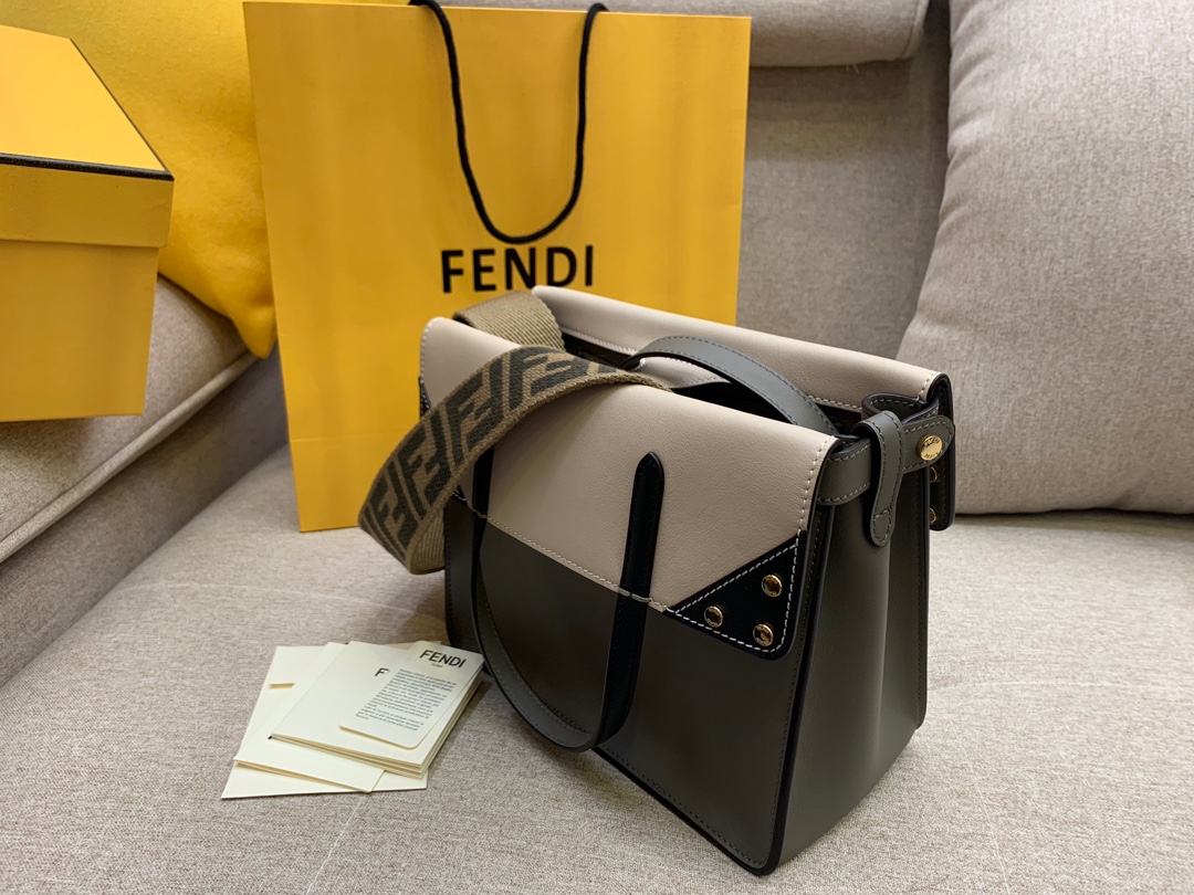 Fendi 芬迪 小号现货 Flip 手袋 25cm 8906 手提斜挎两用