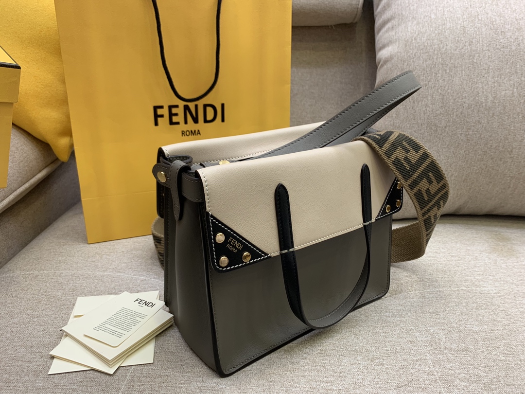 Fendi 芬迪 小号现货 Flip 手袋 25cm 8906 手提斜挎两用