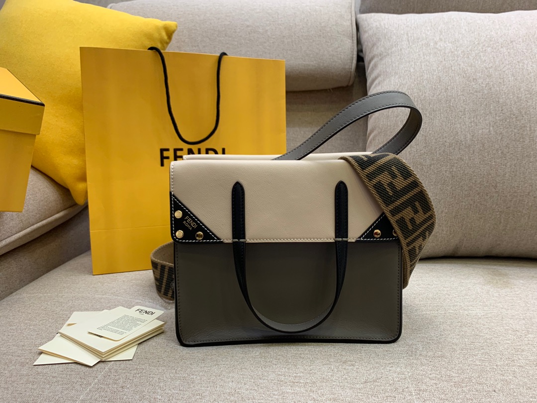 Fendi 芬迪 小号现货 Flip 手袋 25cm 8906 手提斜挎两用