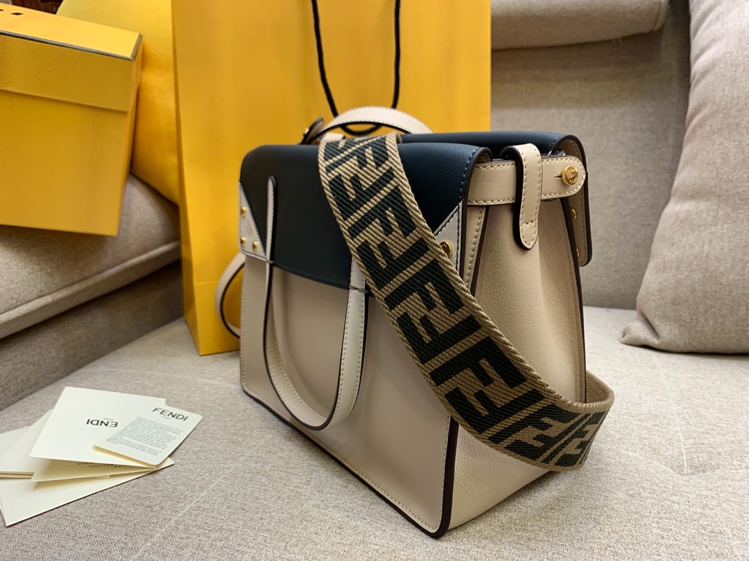 Fendi 芬迪 小号现货 Flip 手袋 25cm 8906 手提斜挎两用