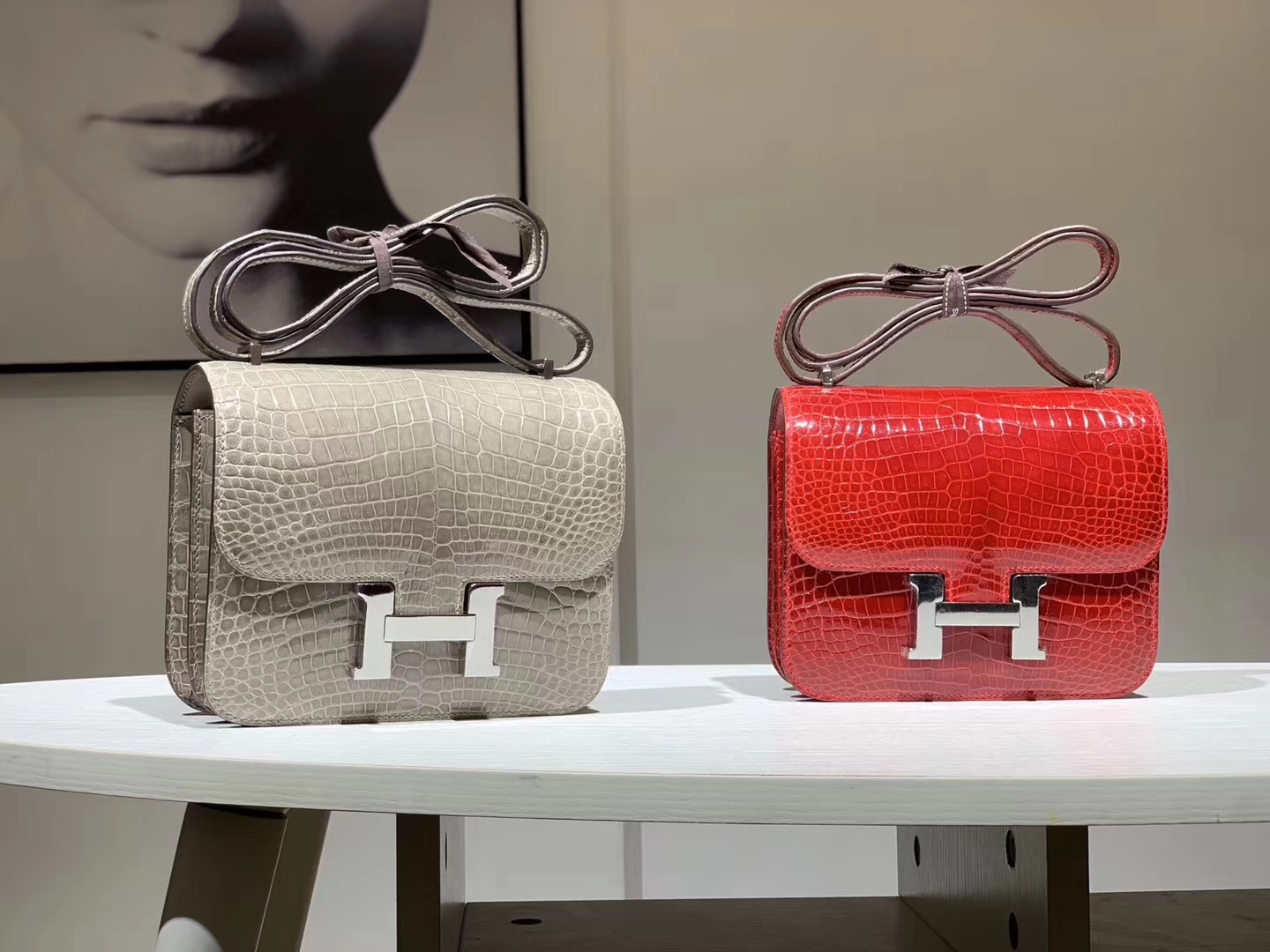 HERMES 爱马仕 Constance 19CM  鳄鱼皮 珍珠灰 国旗红