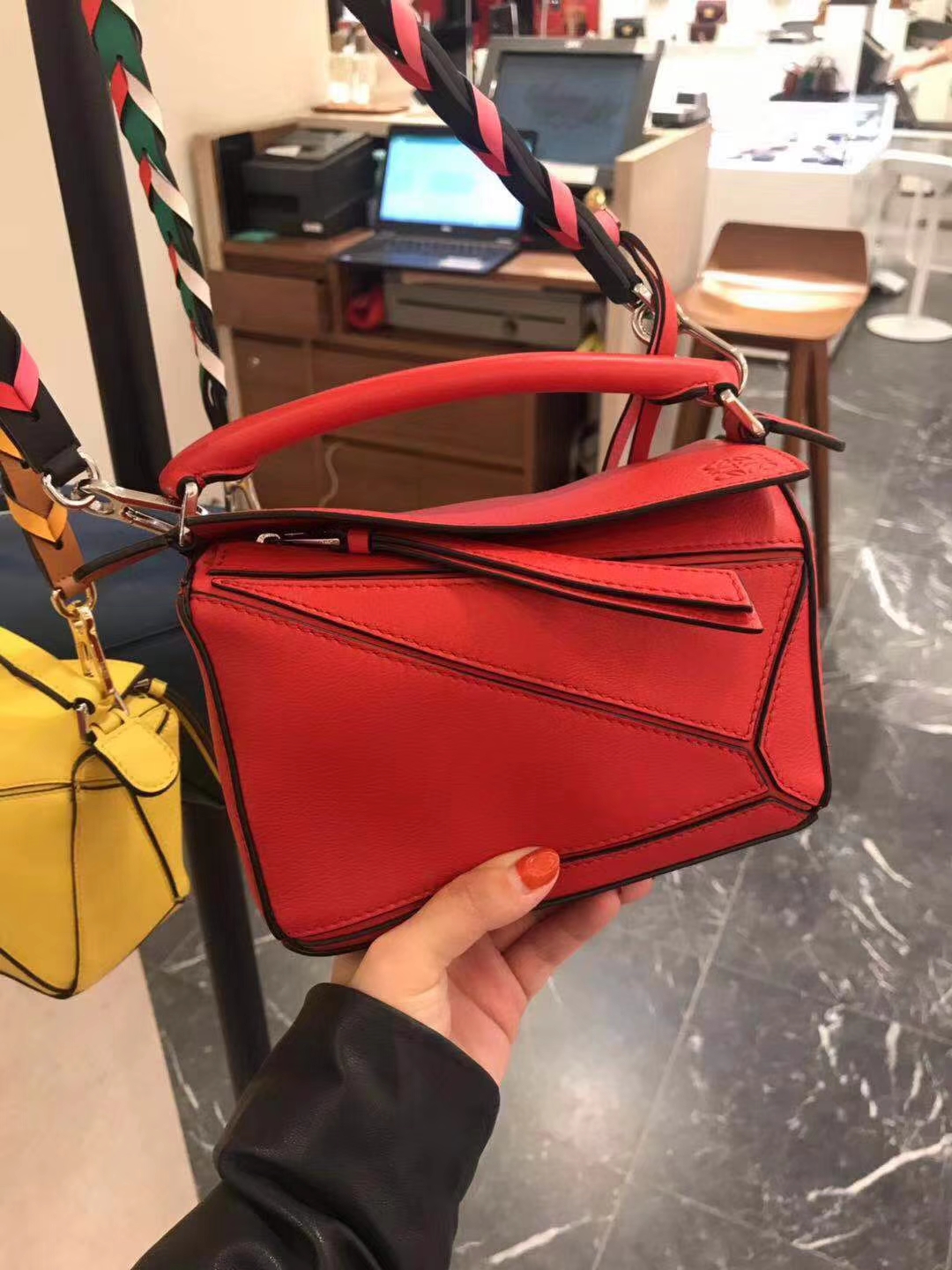 Loewe puzzle 迷你 超级跑量款 2019新色 大红色