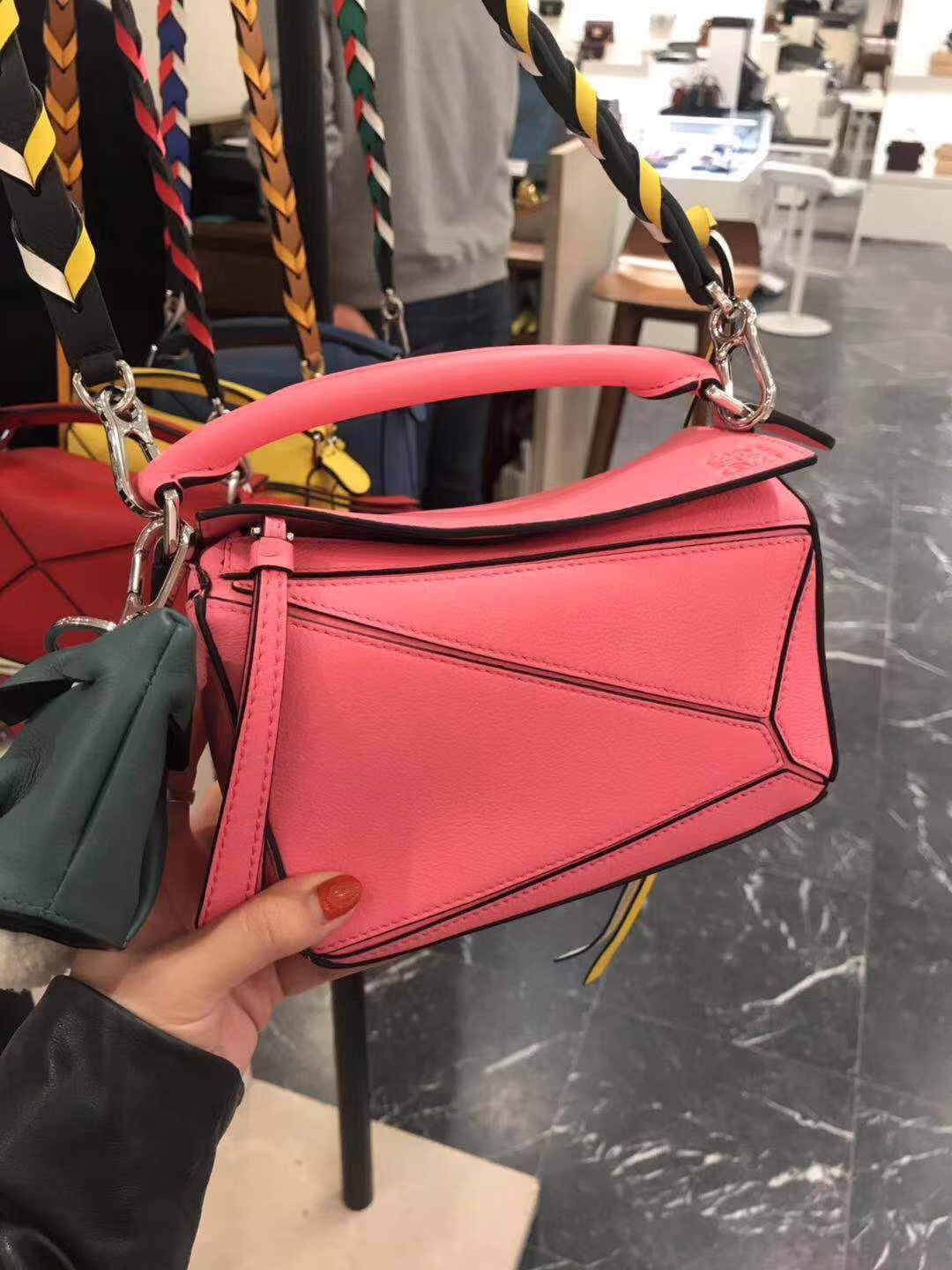 Loewe puzzle 迷你 超级跑量款 2019新色 玫红色