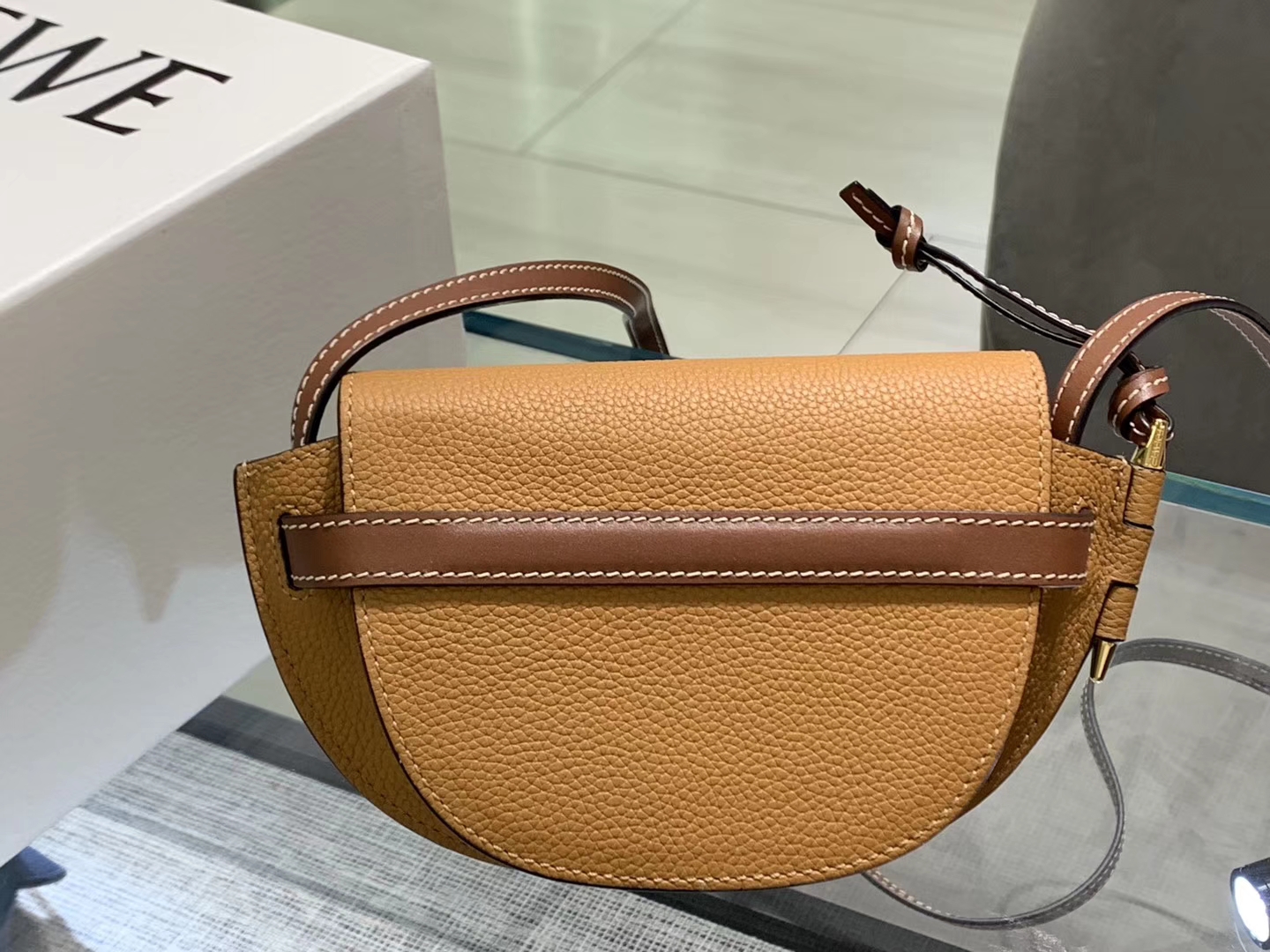 Loewe Gate系列 2019新色 斜挎小包 Mini号 焦糖色