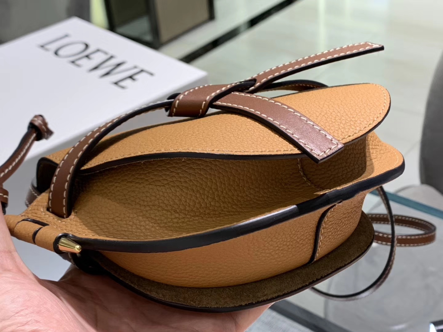 Loewe Gate系列 2019新色 斜挎小包 Mini号 焦糖色