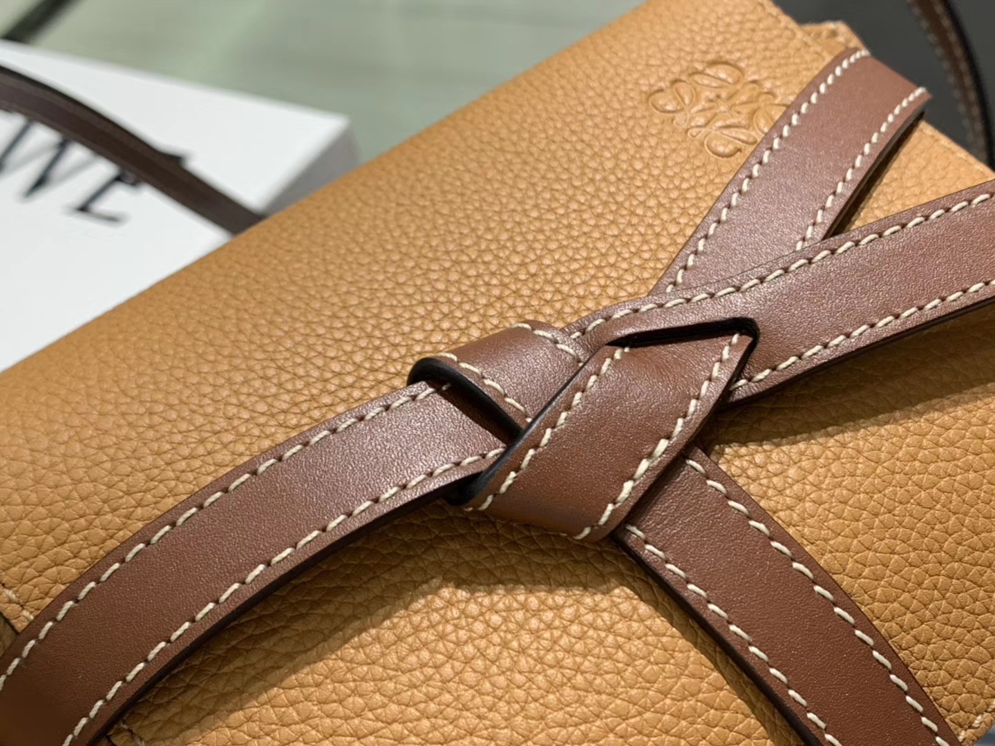Loewe Gate系列 2019新色 斜挎小包 Mini号 焦糖色