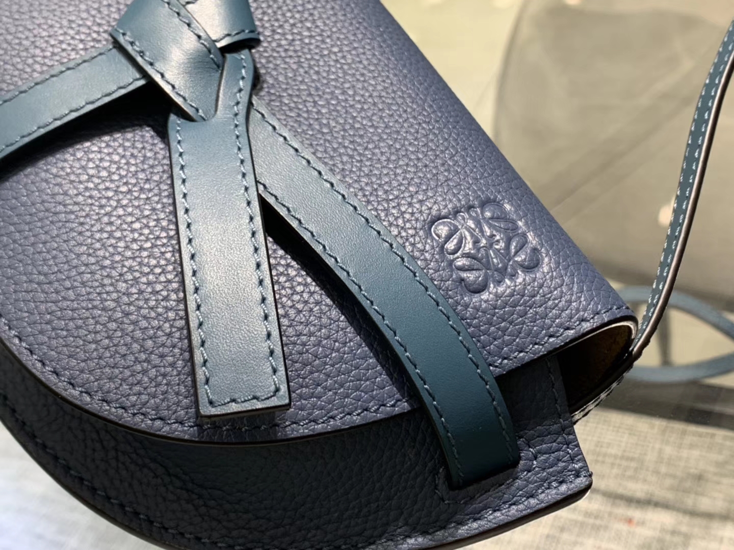 Loewe Gate系列 2019新色 斜挎小包 Mini号 蓝色