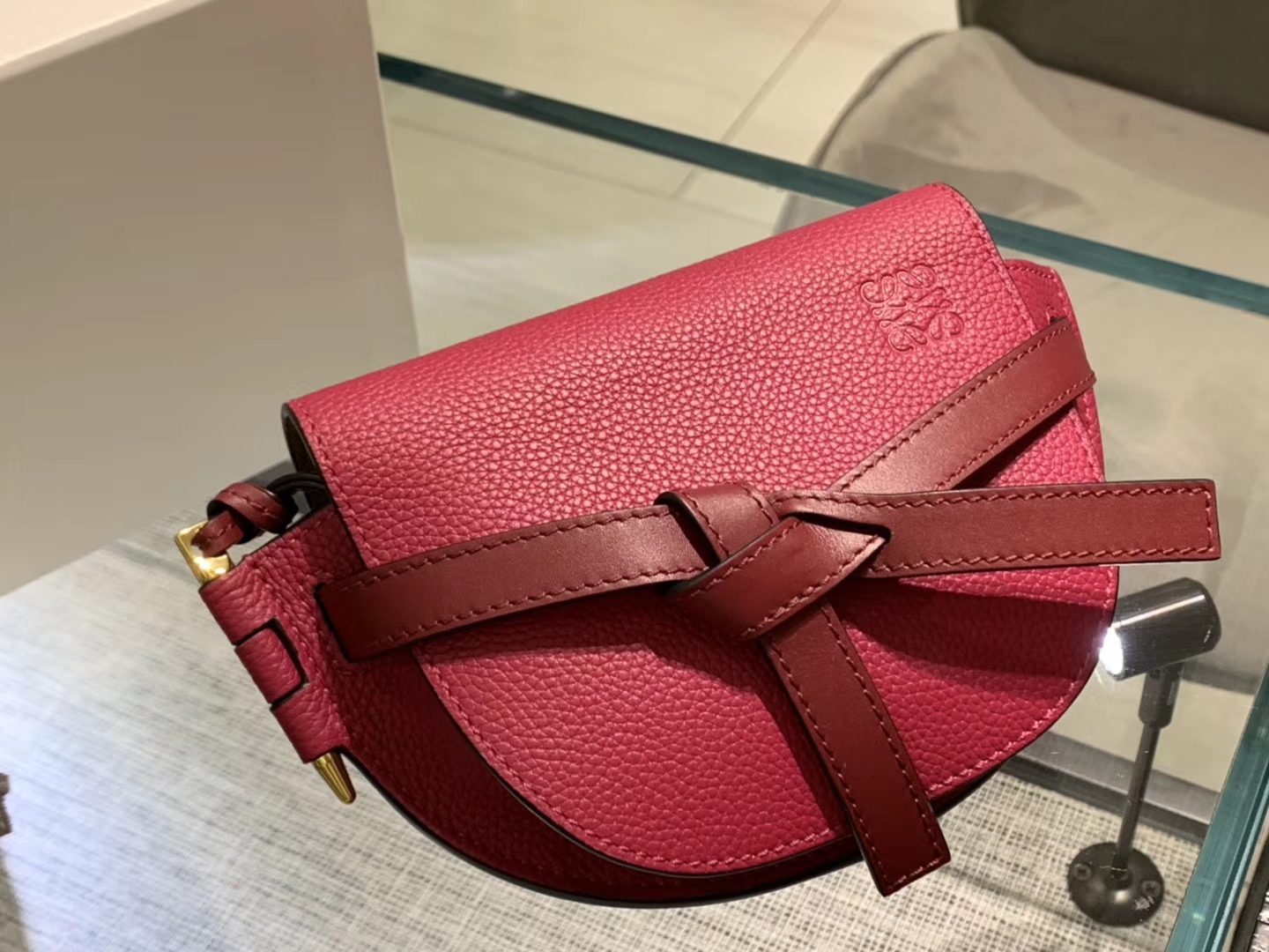 Loewe Gate系列 2019新色 斜挎小包 Mini号 酒红色