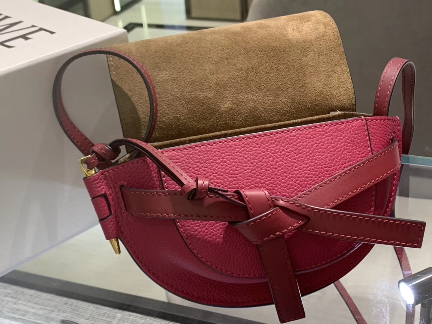 Loewe Gate系列 2019新色 斜挎小包 Mini号 酒红色