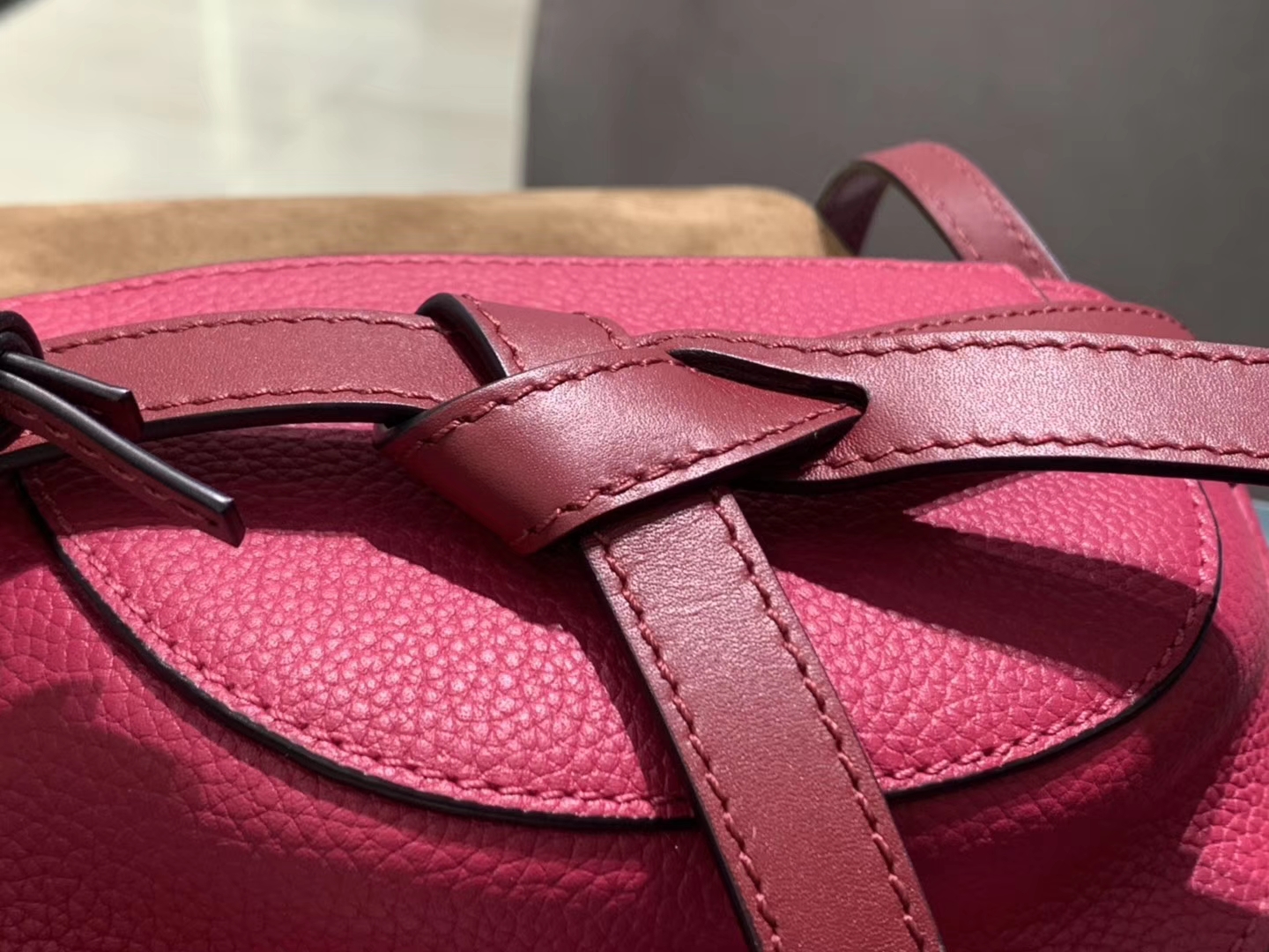 Loewe Gate系列 2019新色 斜挎小包 Mini号 酒红色