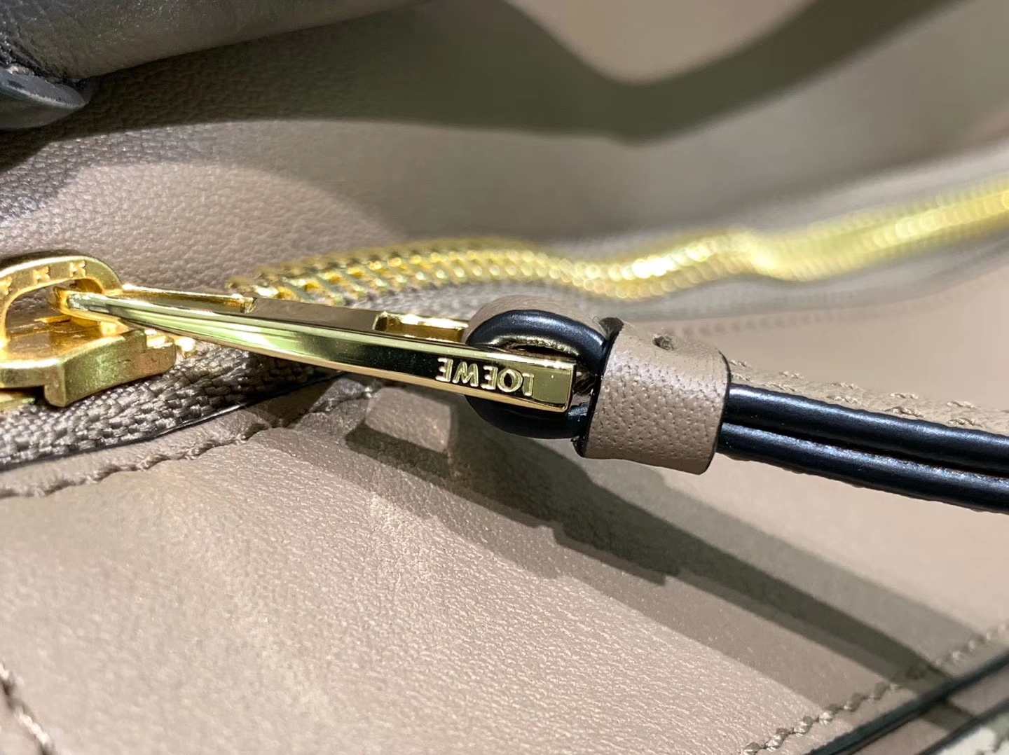 Loewe puzzle系列复古牛皮 几何图案拼色 中号