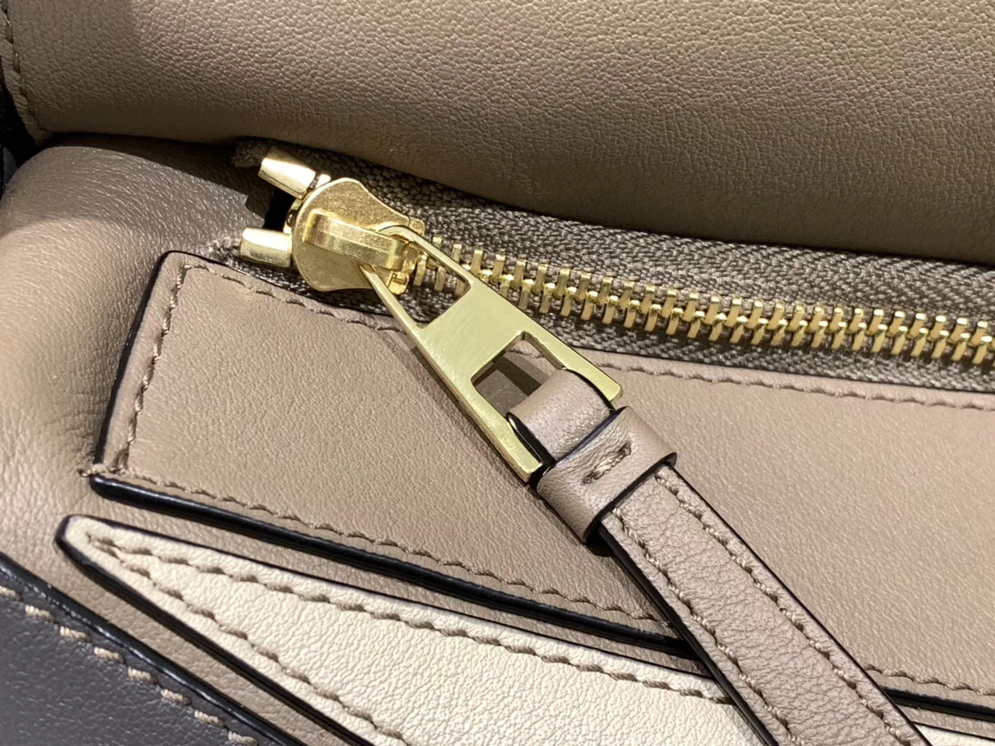 Loewe puzzle系列复古牛皮 几何图案拼色 中号