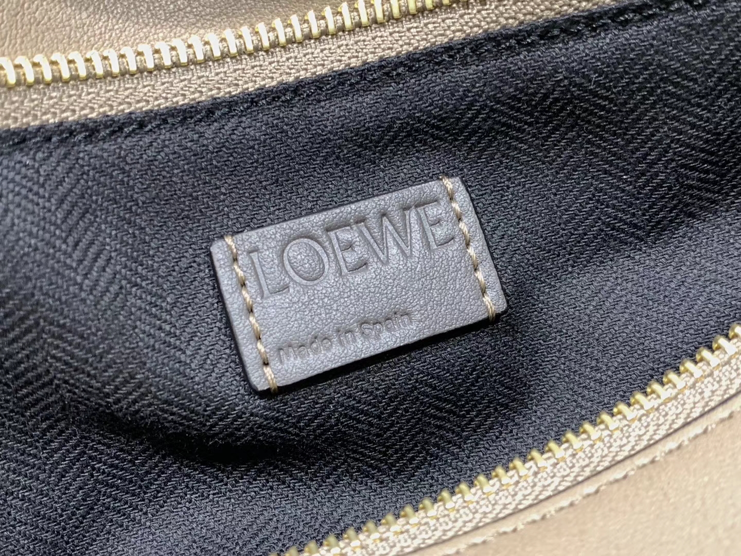Loewe puzzle系列复古牛皮 几何图案拼色 中号