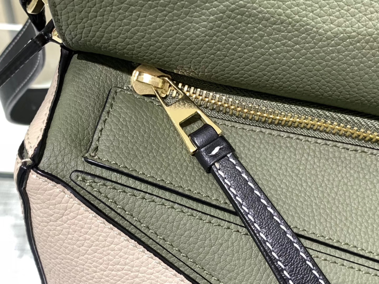 Loewe puzzle系列复古牛皮 几何图案拼色 中号