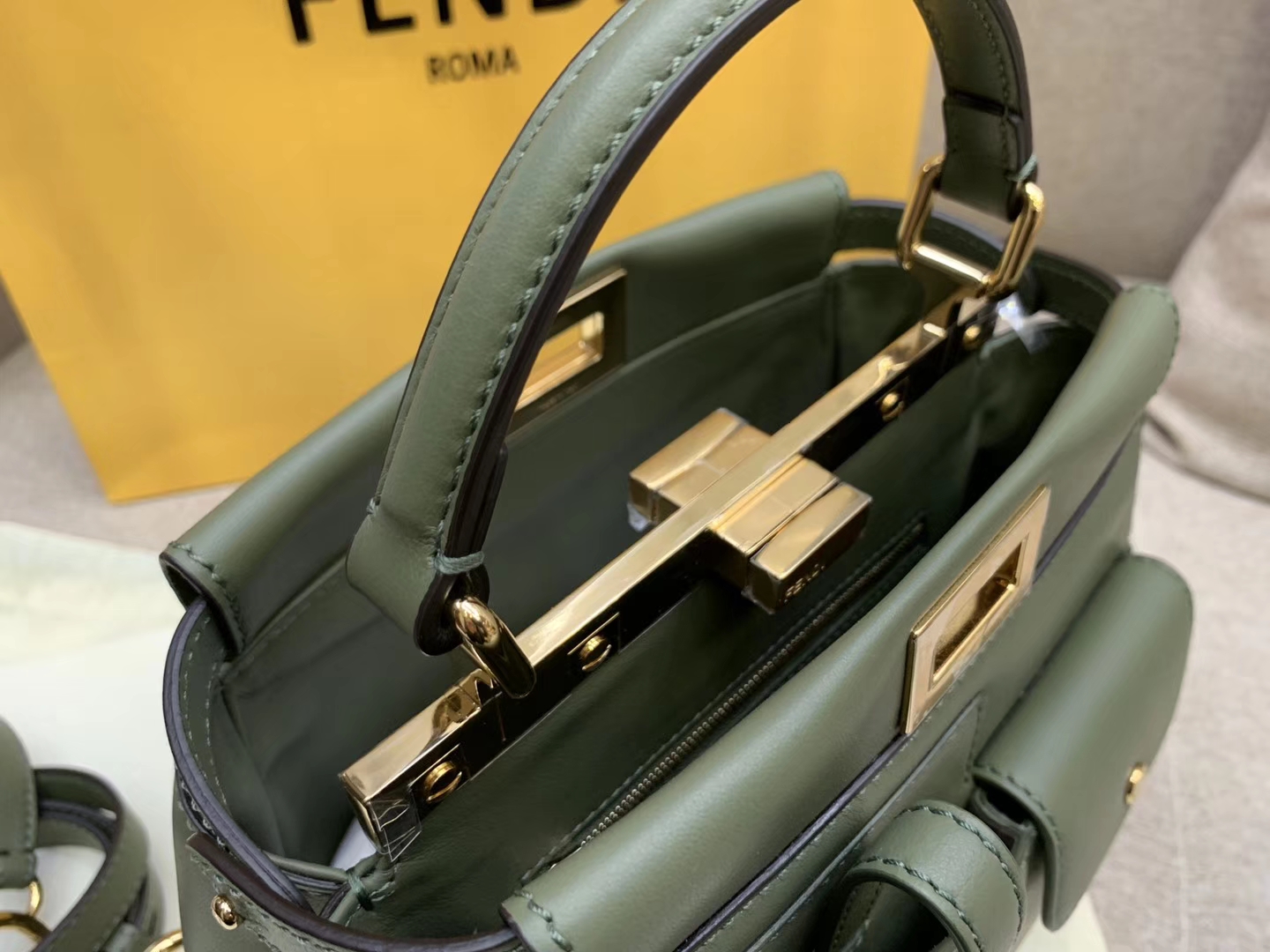 Fendi 芬迪 Peekaboo 手袋 完美气场  墨绿色口袋小猫包