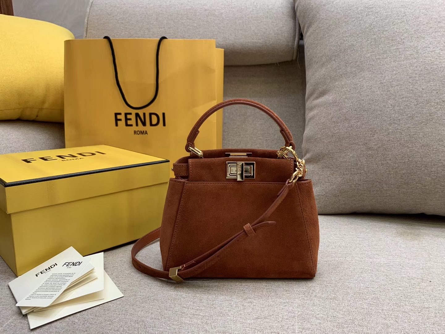 FENDI芬迪 Peekaboo 最新小猫xs号 19x17x10cm 6803 焦糖色 鹿皮