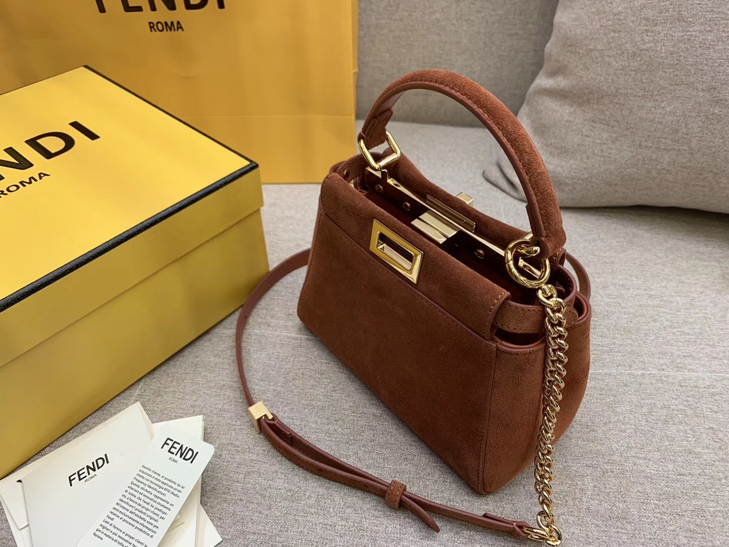 FENDI芬迪 Peekaboo 最新小猫xs号 19x17x10cm 6803 焦糖色 鹿皮