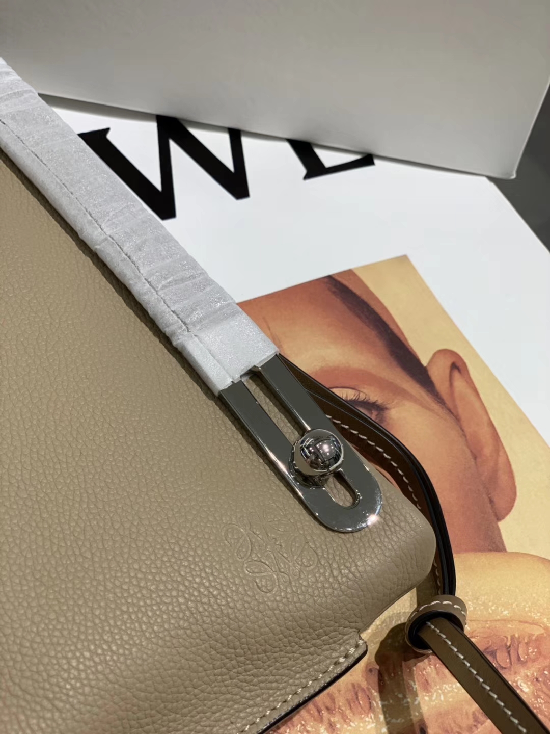 Loewe 罗意威 新款手柄 风衣灰 官网同步 原厂皮料五金制定