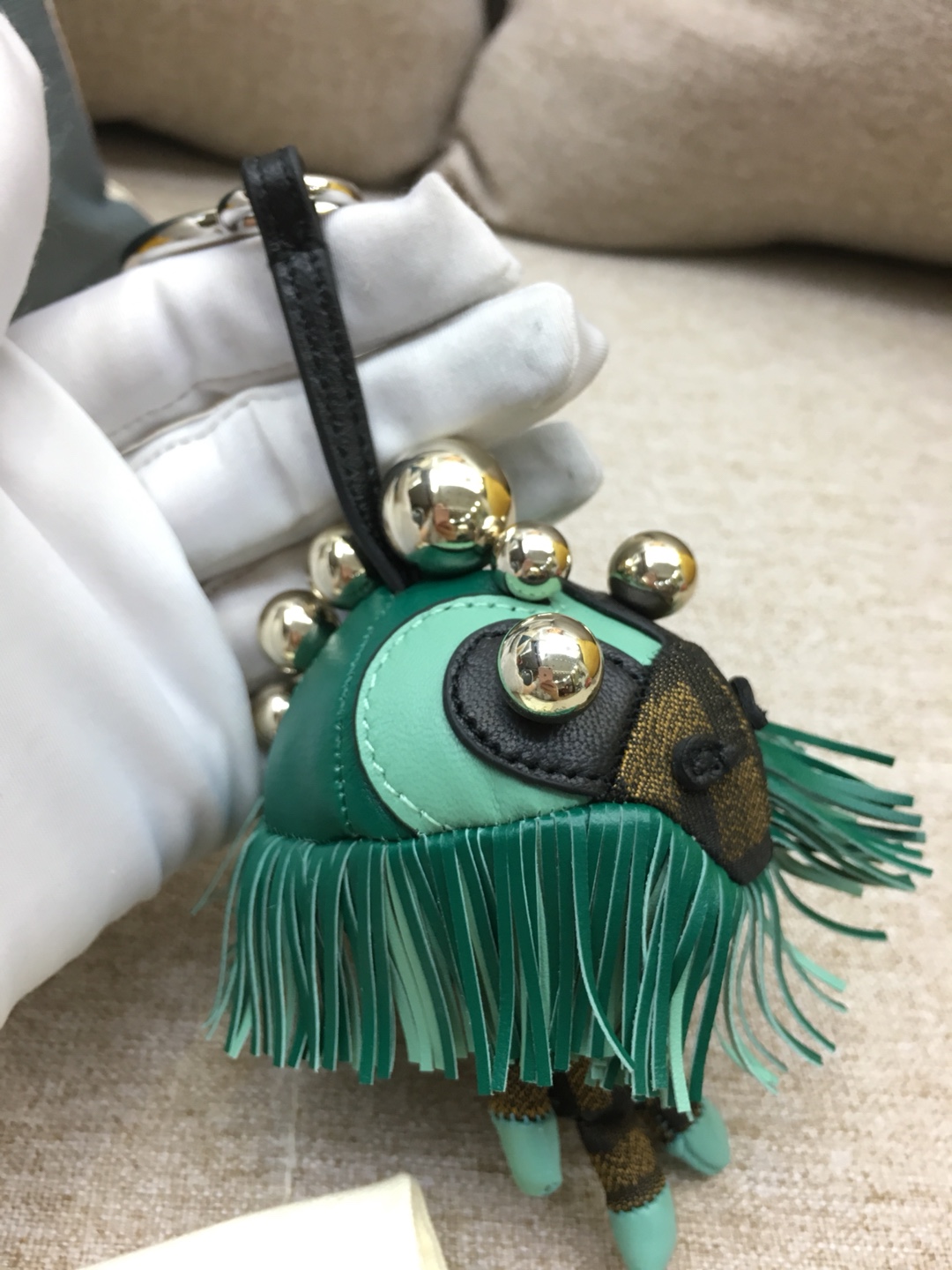 FENDI 奇趣配饰Space Monkey 捉住它，给你的潮酷装备加一点个性Buff
