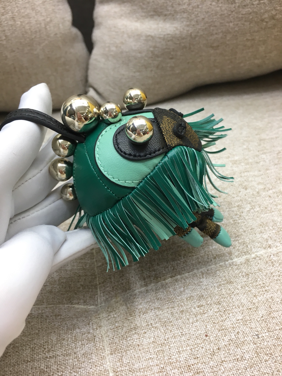 FENDI 奇趣配饰Space Monkey 捉住它，给你的潮酷装备加一点个性Buff