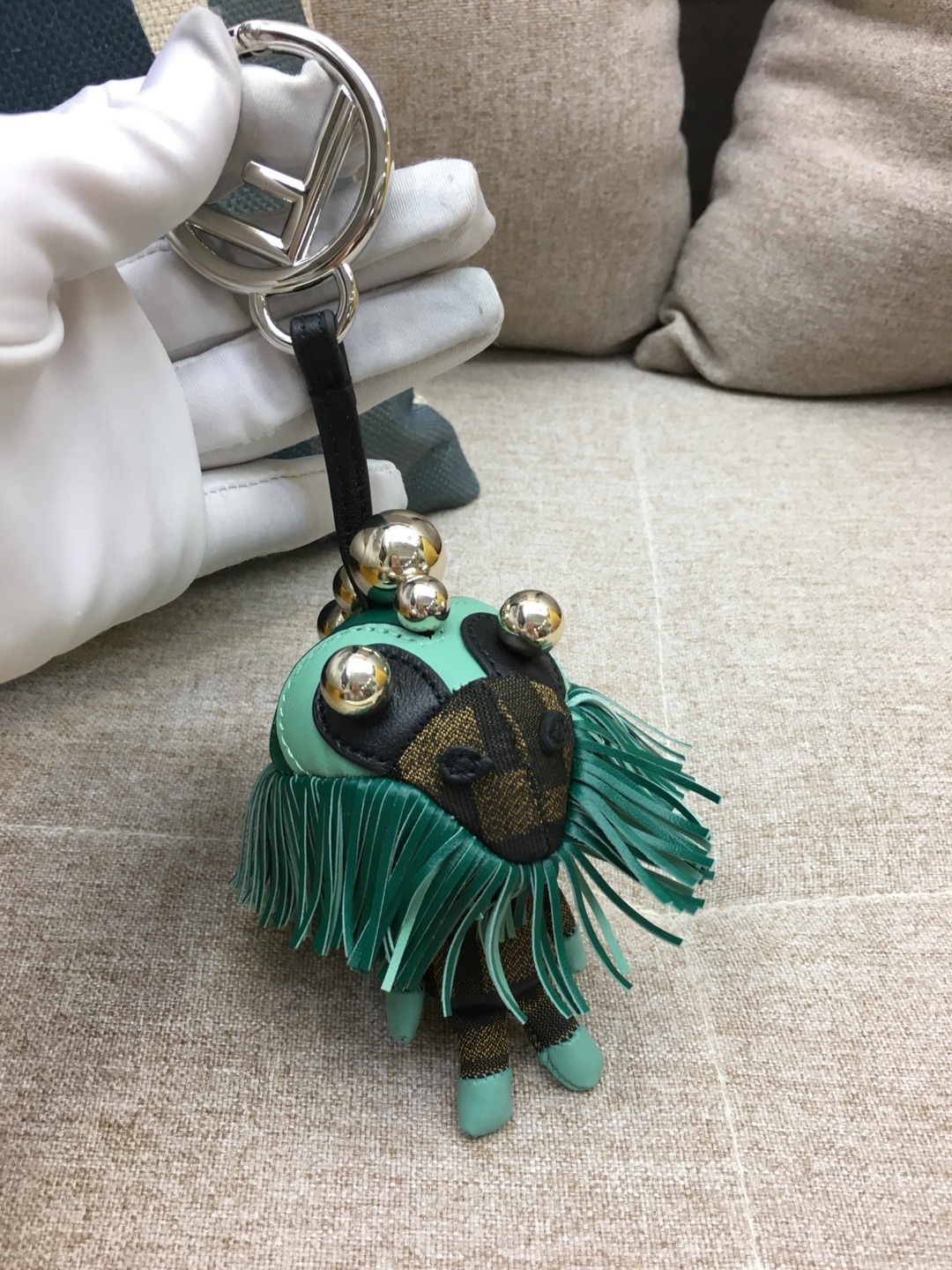 FENDI 奇趣配饰Space Monkey 捉住它，给你的潮酷装备加一点个性Buff