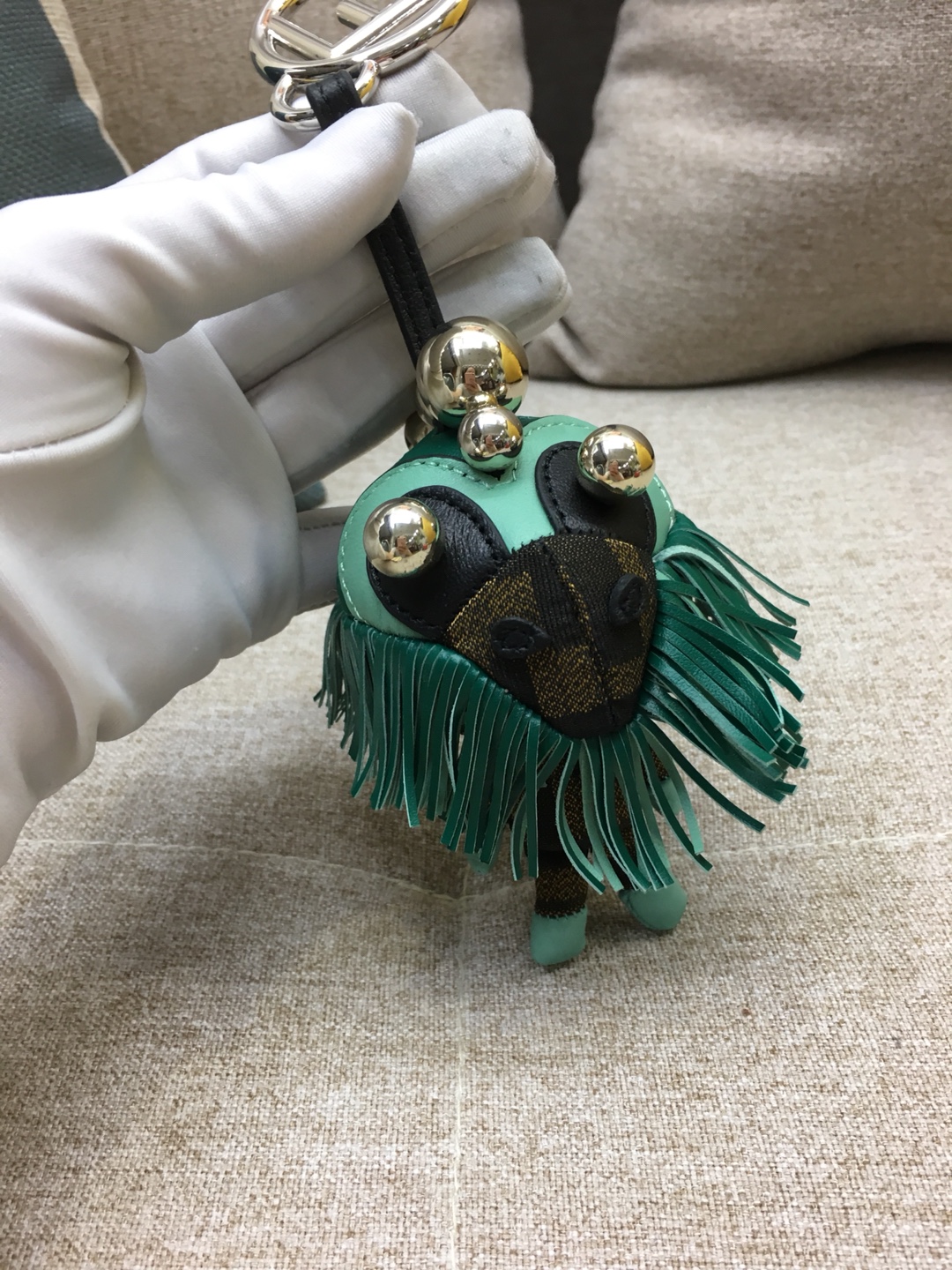 FENDI 奇趣配饰Space Monkey 捉住它，给你的潮酷装备加一点个性Buff