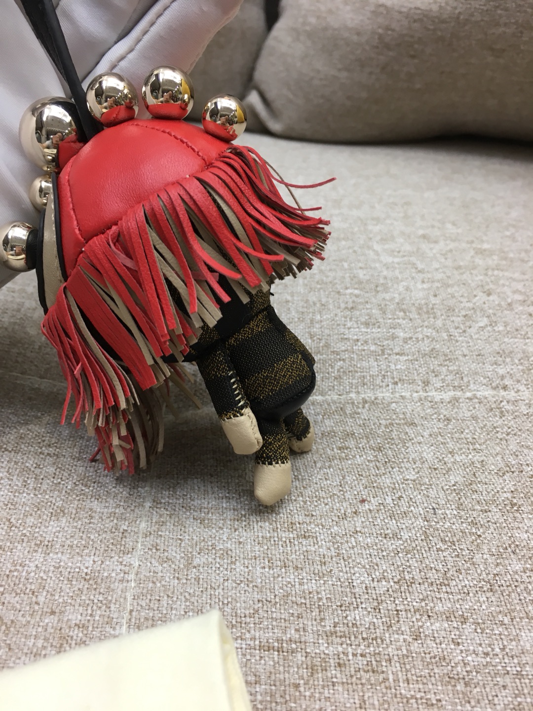 FENDI 奇趣配饰Space Monkey 给你的潮酷装备加一点个性Buff