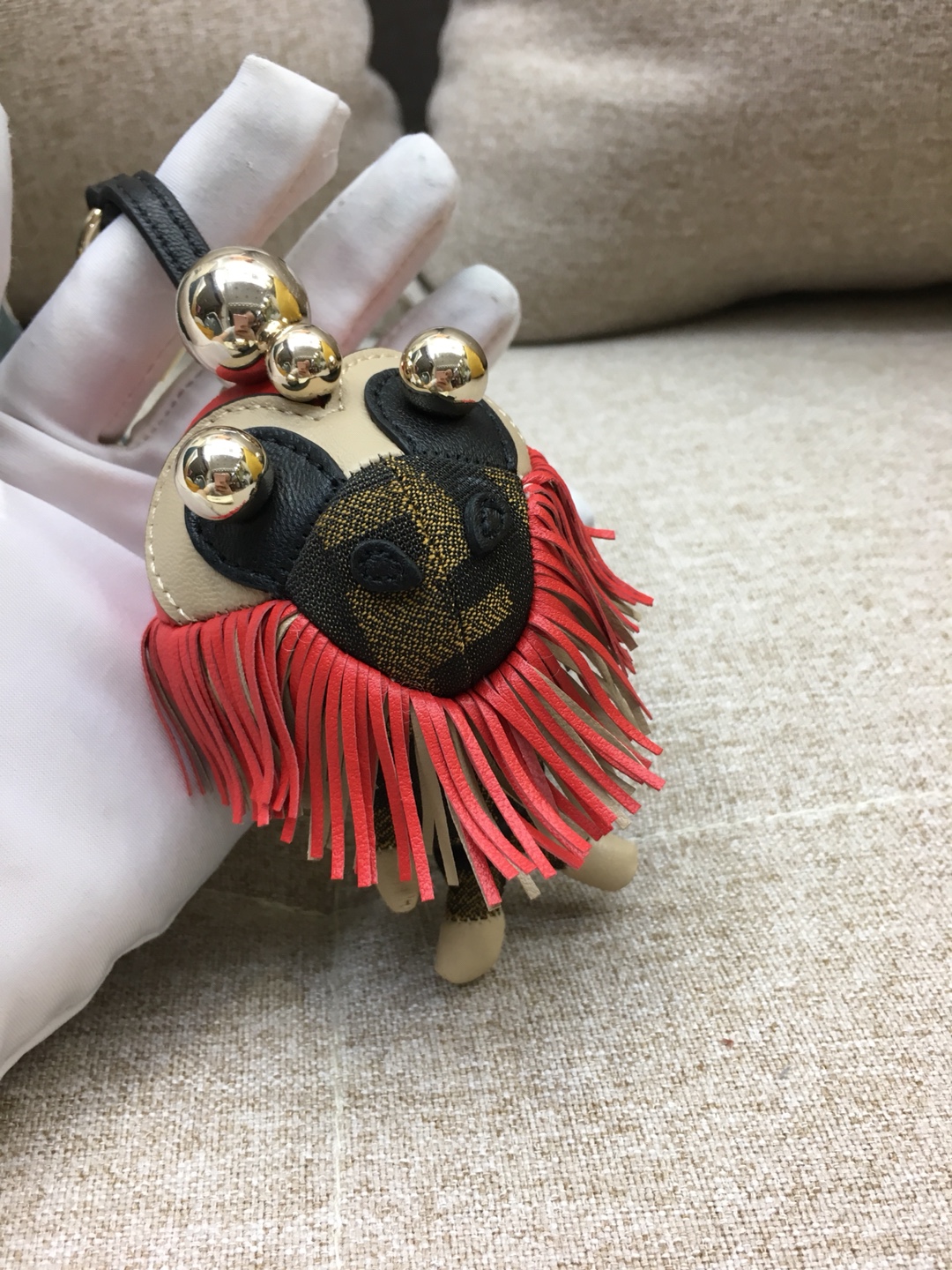 FENDI 奇趣配饰Space Monkey 给你的潮酷装备加一点个性Buff
