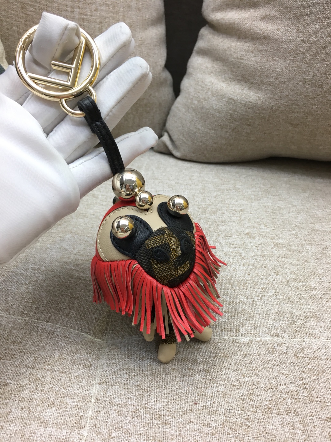 FENDI 奇趣配饰Space Monkey 给你的潮酷装备加一点个性Buff