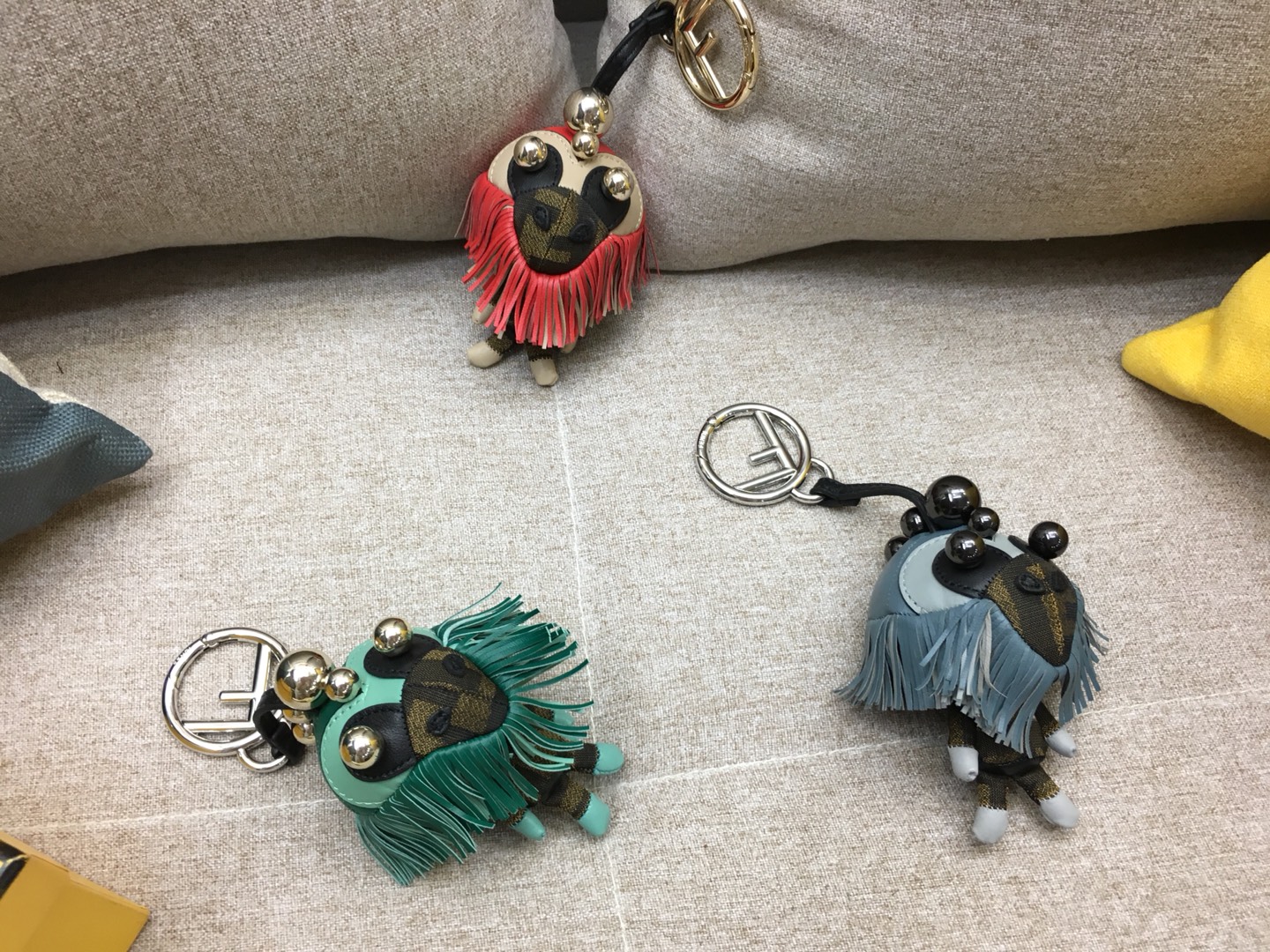 FENDI 奇趣配饰Space Monkey 给你的潮酷装备加一点个性Buff