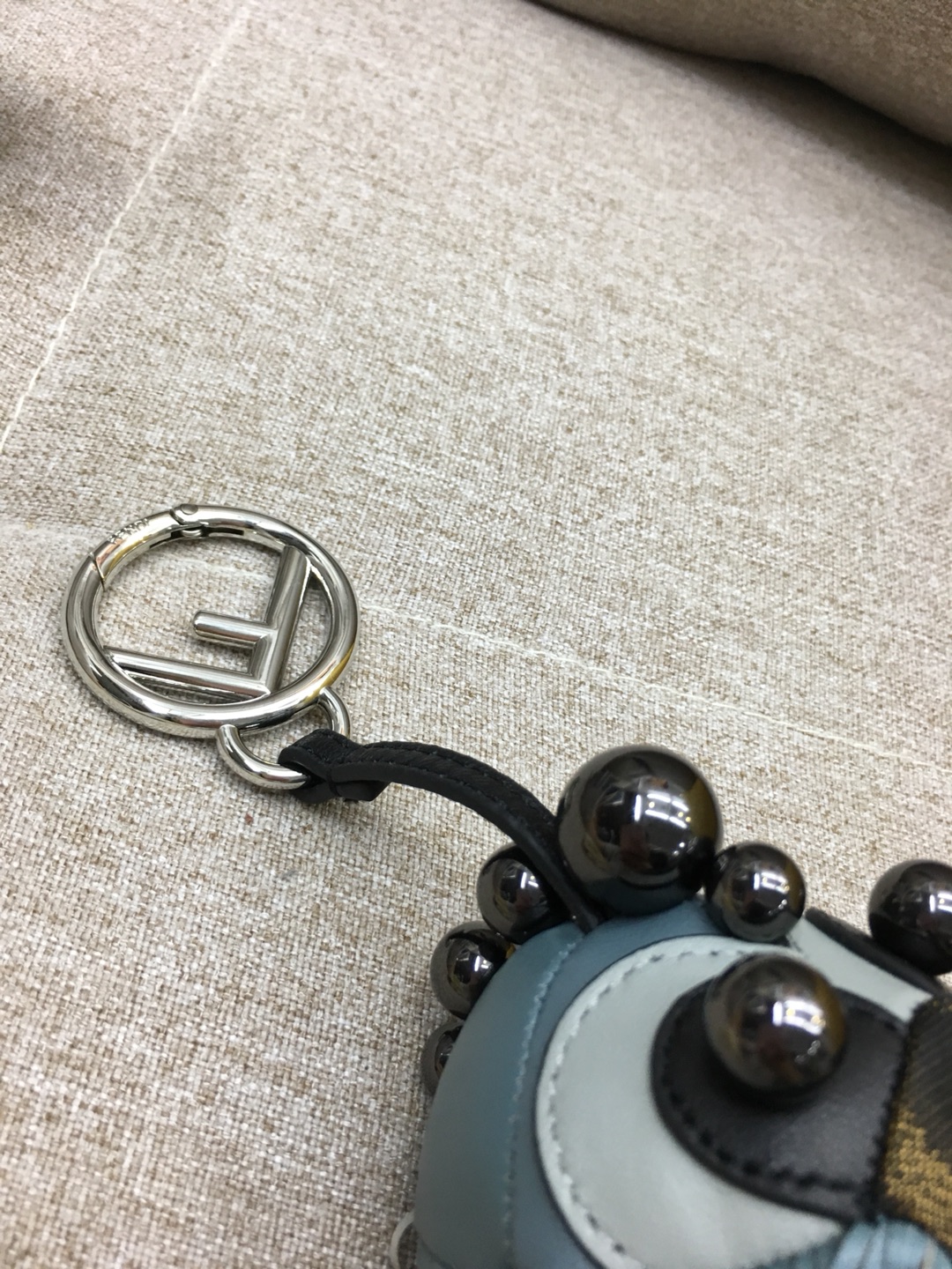 FENDI 奇趣配饰Space Monkey 给你的潮酷装备加一点个性Buff
