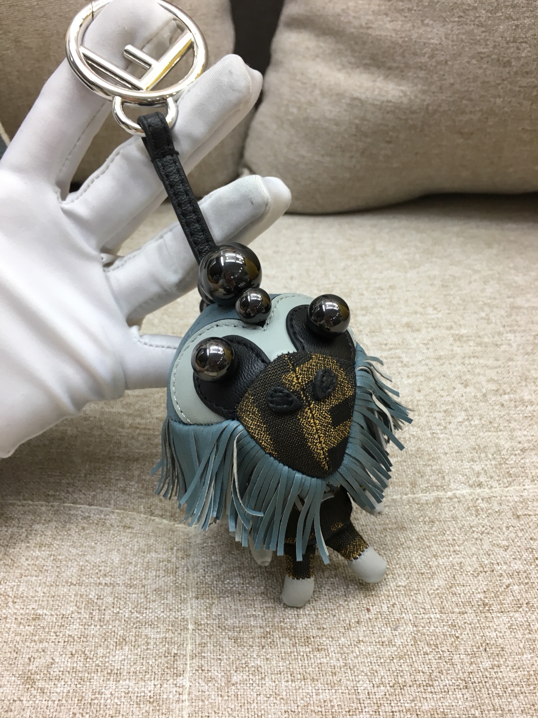 FENDI 奇趣配饰Space Monkey 给你的潮酷装备加一点个性Buff